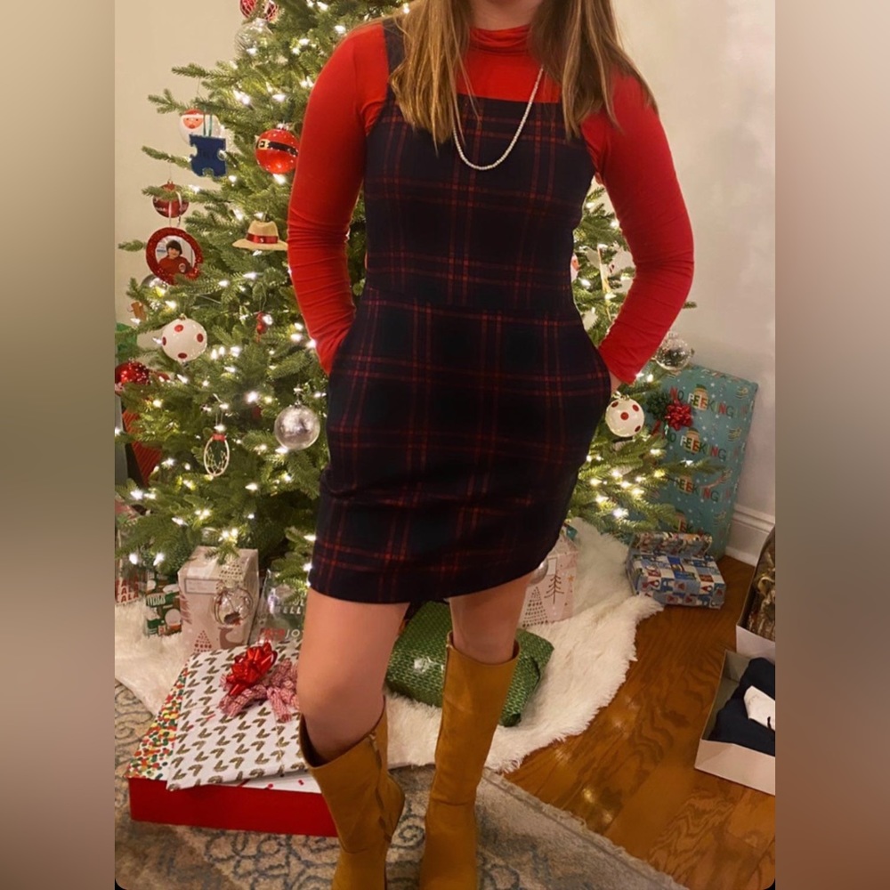 Abercrombie kids jumper dress. Size 13/14- with matching red long sleeve ❤️🎄🥰